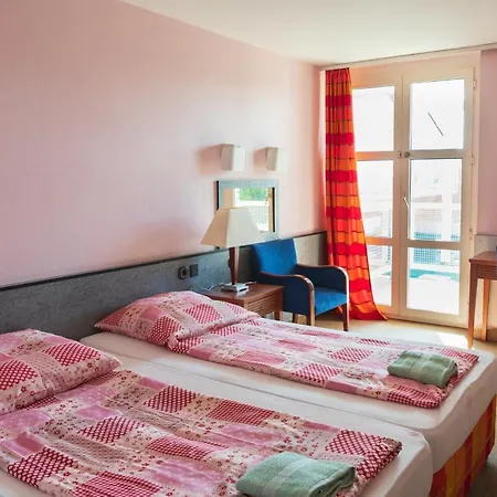 Hotell Negy Evszak Panzio