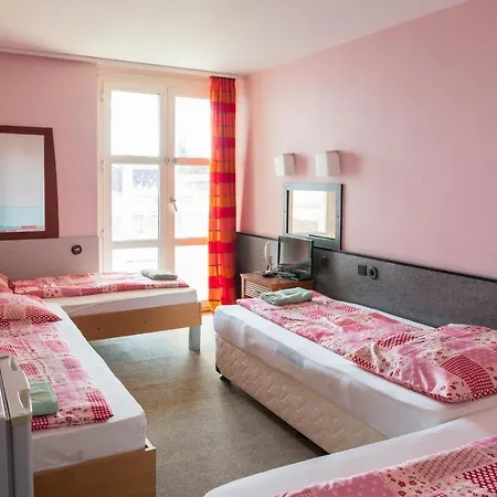 Hotell Negy Evszak Panzio